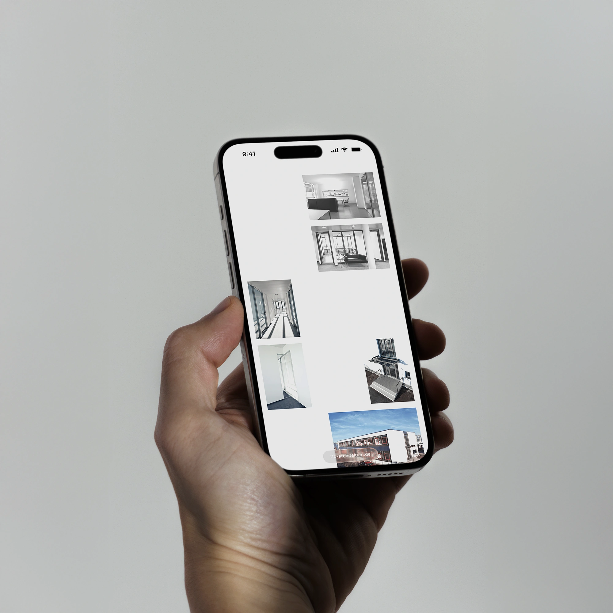 iPhone-Mockup einer Architektur-Website